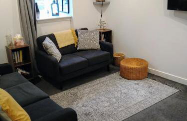 Close to the Seaside - sleeps 4 free wifi parking - Photo 4