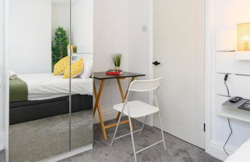 Asher Suite - Cozy 2BR Home with Parking & WIFI - Foto 20