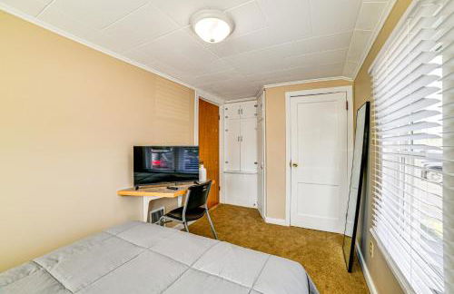 Less Than 2 Mi to SUNY Cortland Unit with Private Parking - Photo 16