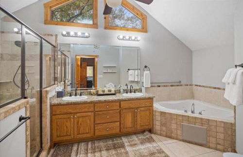 4 BR Mountain Cabin with Hot Tub & Fire Pit in GA - Foto 19