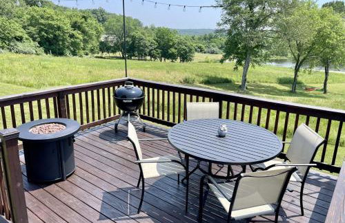 2BR A-Frame Cabin w Hot Tub Near Wine Trail - Foto 8