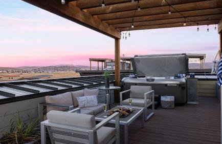 Rooftop Deck w Hot Tub Near Dining Ski Slopes The Lookout by AvantStay - Photo 4