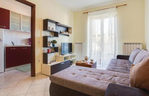 Two-Bedroom Apartment In Porec - Photo 5