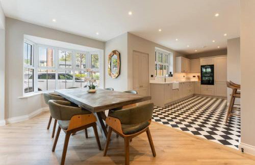 Luxury Four Bedroom Home Near Sandbanks - Photo 5