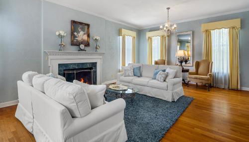 King suite-Huge tub-A Charmer-The Blue Jay Suite - Foto 3