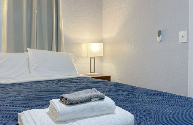 Cozy Downtown Escape With Full Kitchen 32A - Photo 1