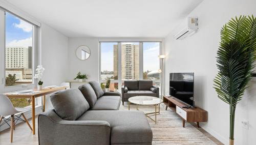 Comfy 1BD1BA Riverside Apt W QueenBdLaundryTV - Foto 1