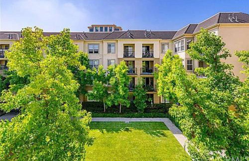 Luxury condo near Irvine Business & UCI Hospital - Photo 13