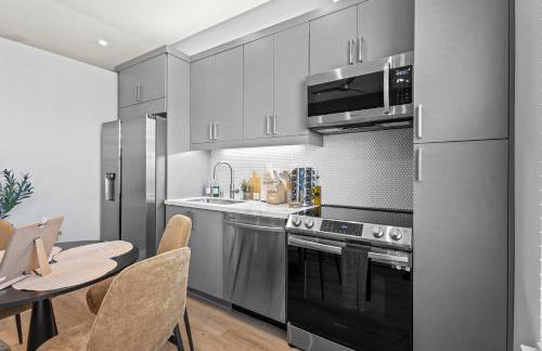 New suite with full Kitchen and Livingroom Dallas - Photo 36