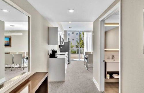 King Suite balcony water views-Hosted by Sweetstay - Foto 3