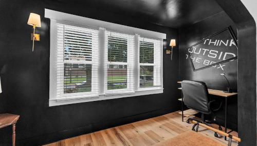 Centrally Located Modern Apartment - Photo 3