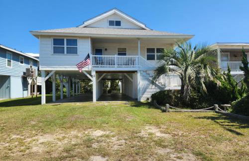 Spacious Beach House Steps to Sand - Foto 1
