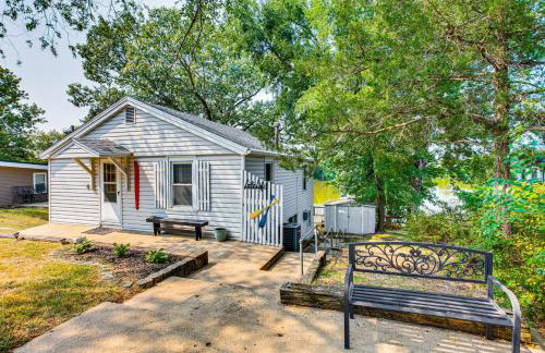 Lakefront Home with Patio in Havana! - Photo 26