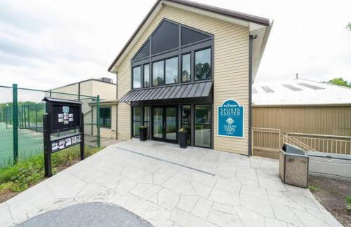 Secluded Retreat w Hot Tub, FirePit & Pool Access - Foto 44