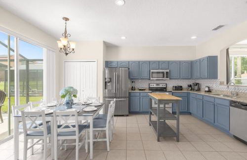 Large Spacious Home w Private Pool & Hot Tub - Photo 14