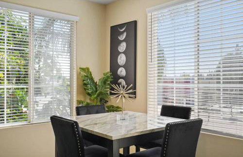 Luxury 2BR/2BA! 5 MIN to Disney! - Photo 22