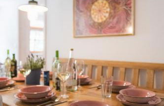 Gehobenes Ambiente in historischer Wohnung - Photo 2