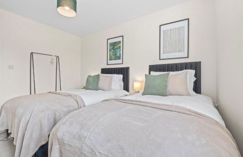 Stylish 4 Bedroom House in St Neots w Free Parking - Foto 4