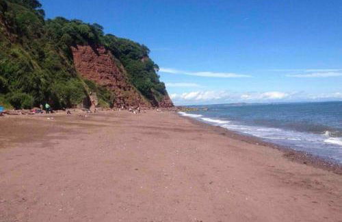 A unique and spacious river front property - Foto 71