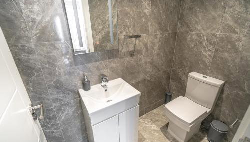 Newly Refurbished Modern 4 Bed Detached House ! - Foto 5