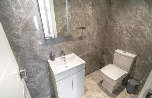 Newly Refurbished Modern 4 Bed Detached House ! - Foto 5