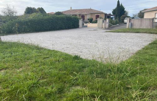 Charmant T2, Cl 3 étoiles, 4 Lits, 4 personnes et 1enfant, parking et terrasse - Foto 18
