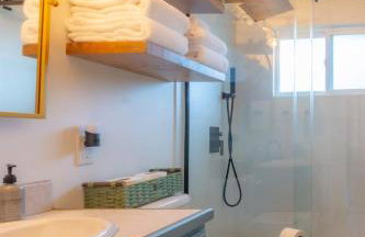 Renovated Salmon Refuge - Foto 29