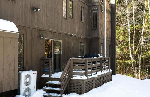 Resort-Style Community! Quechee Chalet with Deck - Foto 37
