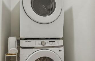 Modern Multi-Level Retreat with Rooftop Hot Tub - Foto 52