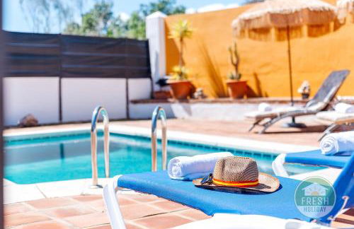 Casa Perez - family home with pool - Photo 10