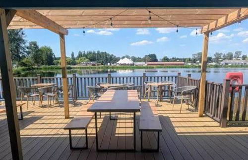 Cosy caravan in Billing Aquadrome - Photo 17