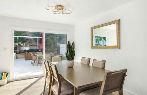 Lux MV Home Live Like A Local Backyard Oasis - Foto 29