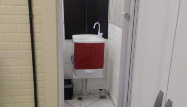 Pousada - Flat - Kitnet Mobiliada - 25m2 de Conforto e Segurança - Perto de Tudo - Foto 2