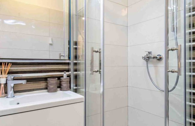 Modern Comfort With Shared Pool & Lush Green Surroundings in Kastav - Foto 30