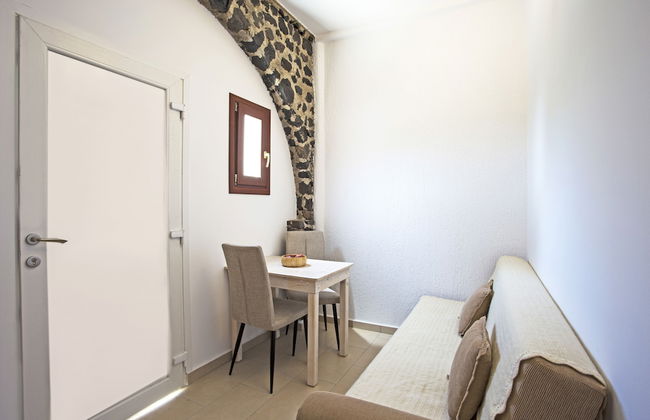 Birds Villa Apartments with Heated Pool - Including Car and Breakfast - Photo 31