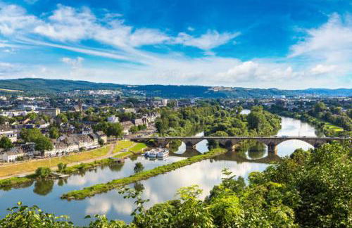 Trier-Ferienwohnung mit 2 Schlafzimmern, 2 Bäder, moderne Küche, 2 Badezimmer, Laube- zentral in Trier - Foto 2
