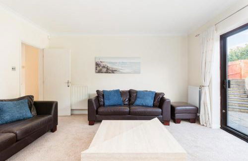 Drayton Manor House FREE parking - Photo 4