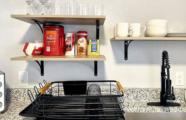 Vintage Vibes Modern Comfort 2BR for 6 Guests - Photo 14