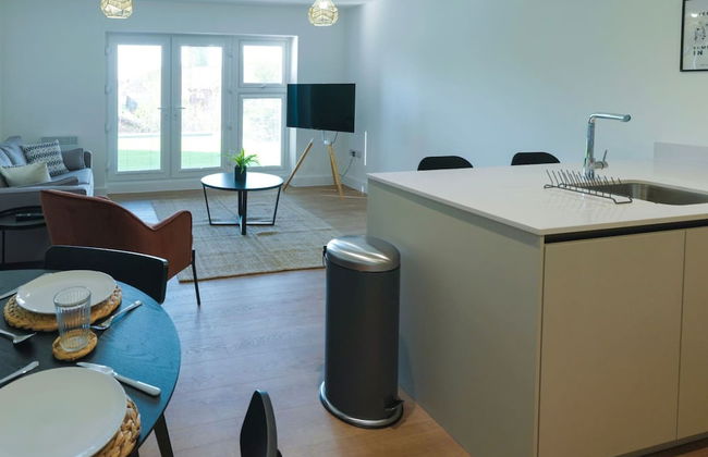 Luxury Manchester Apartment - Blue - Photo 5