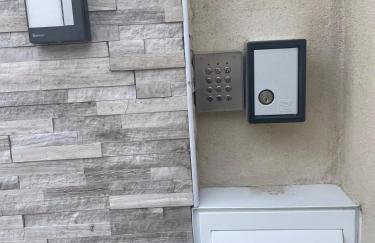 Glass and wood designer villa with garden in centertown - Foto 50