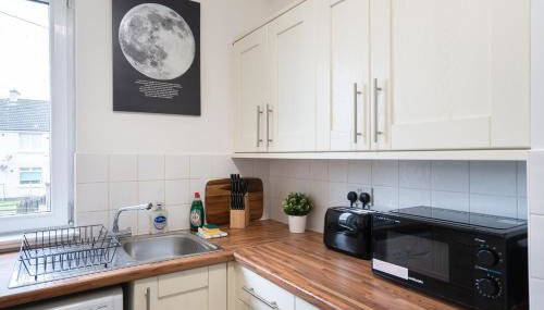 2 Bedroom Apartment-Free Parking-by Holiday Homes - Foto 2, minibar