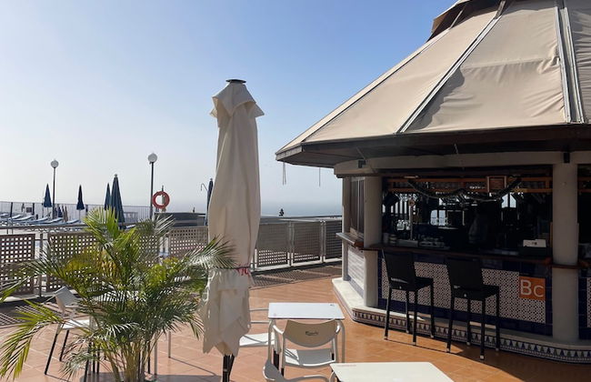 Sunny Seaview Modern apt - Pool and Beach Access - Foto 37