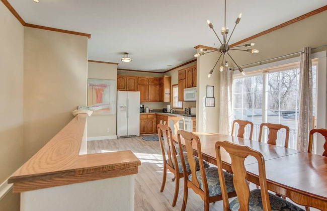 Pet-friendly 4 BR Family Stay Near Downtown - Foto 20