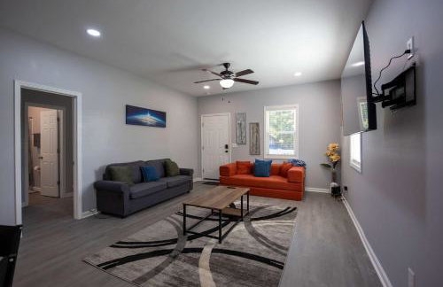 4 Min to Downtown - 11 to Elon - Washer and Dryer - Foto 9