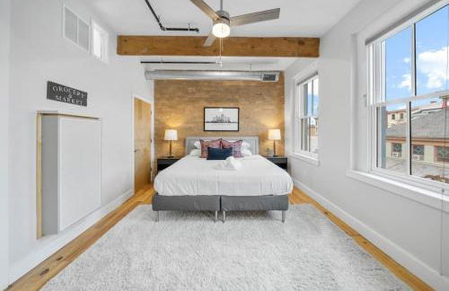 Huge Retrea w Rooftop Deck Stay At Farmers Market - Foto 24