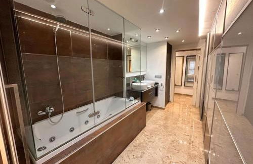 Amplio y Lujoso con vistas - Foto 8