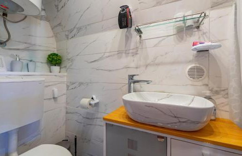 Gorgeous Home In Lovinac With Wi-Fi - Foto 17