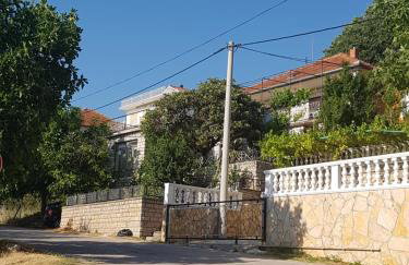 Apartment 51 - Photo 37