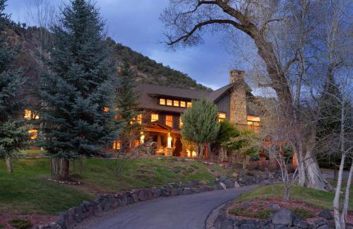 Luxe Artful Mountain Retreat with 4 King Suites, 8 Person Hot Tub and 3 Decks - Foto 19
