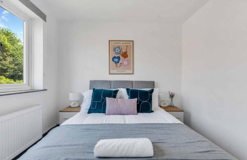 Group-Friendly 4-BR Home with Space & Comfort - Foto 6